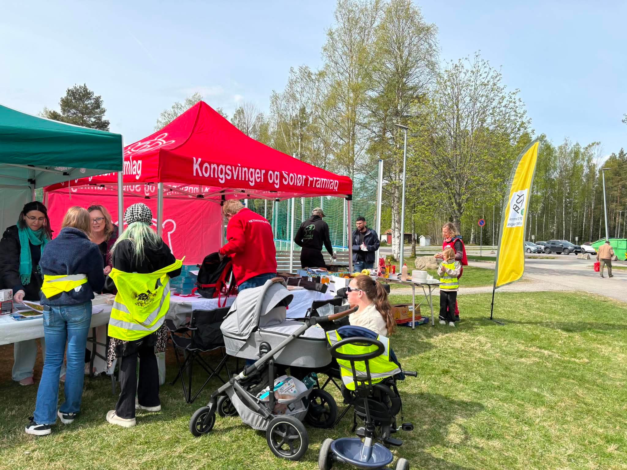 Flere lag og foreninger i Kongsvinger ble med p&aring; dugnaden.