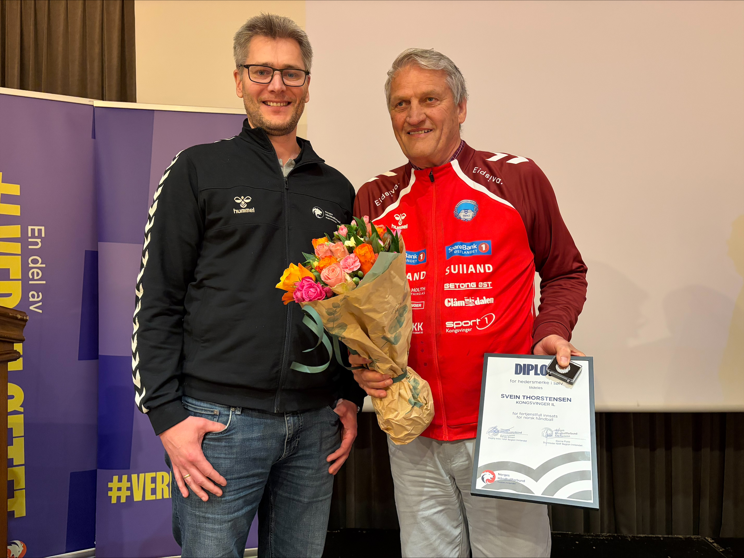 Svein Thorstensen fikk hederspris for sin innsats for håndballen.