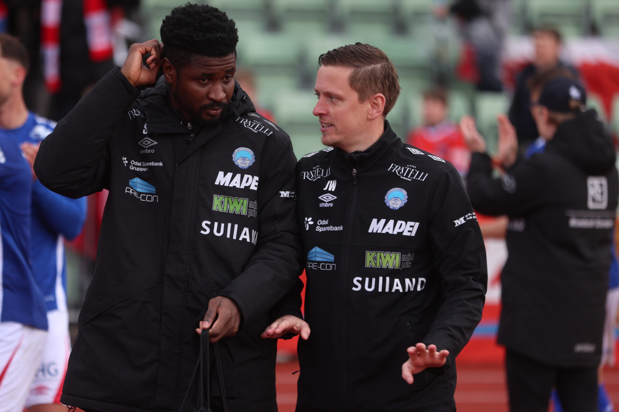 Johan Wennbergs (t.h.) mannskap er n&aring; det eneste ubeseirede laget igjen i OBOS-ligaen.