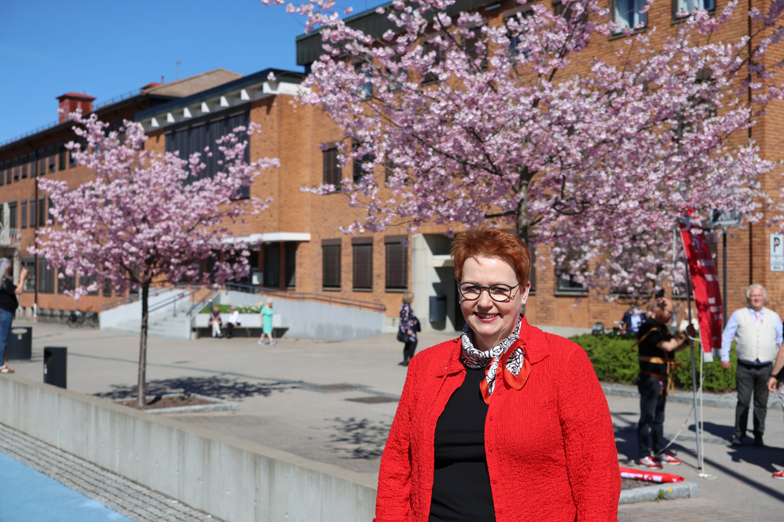 Elin S&aring;heim Bj&oslash;rkli var en av flere appellanter p&aring; r&aring;dhusplassen i Kongsvinger 1. mai.
