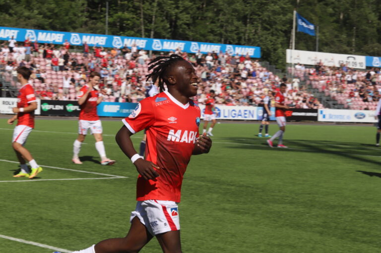 Daniel Job spilte en meget god kamp mot Strømsgodset. Foto: Pål Sønsteli